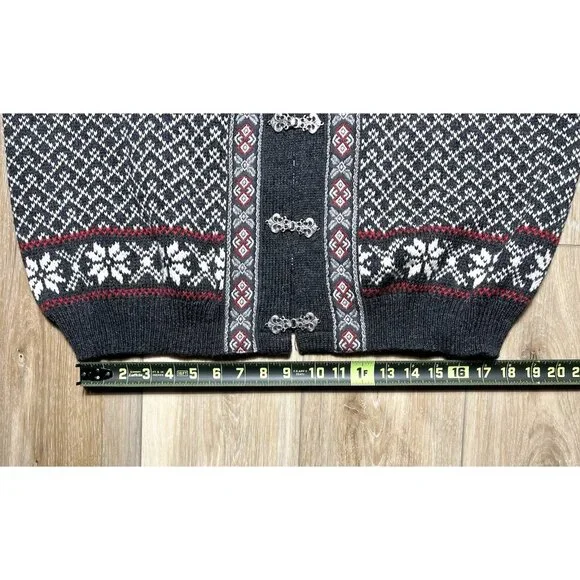 Vintage Nordstrikk Virgin Wool Pewter Clasp Cardigan Sweater - Size Medium